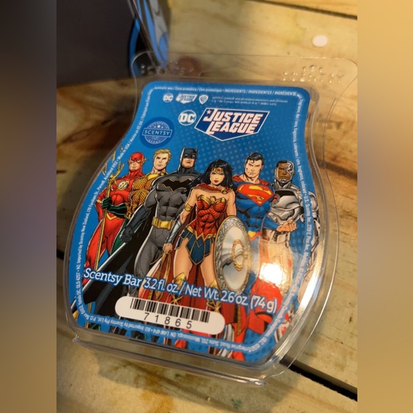 🦇 NIB Scentsy Batman Mini Warmer w/ Wax Melts 🦇 - Picture 3 of 4